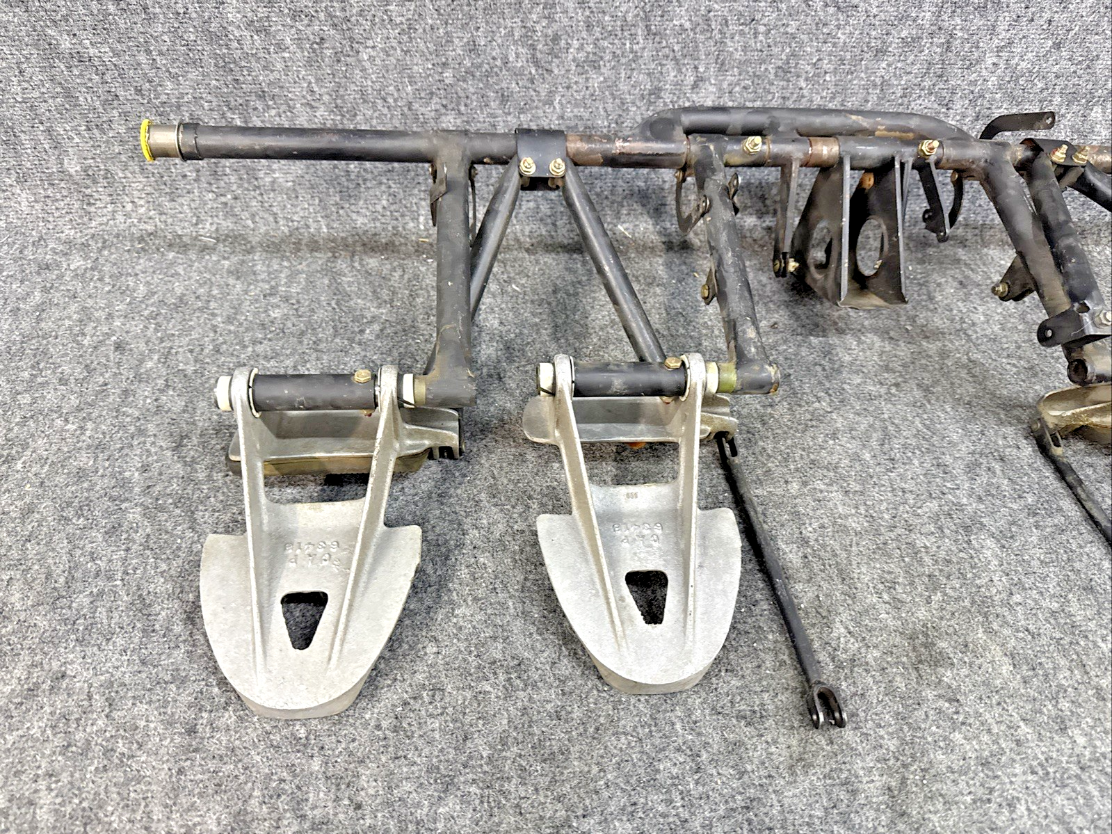Bar Rudder Pedals 67180-004 Piper PA28R Rudder Pedal Bar with Rudder Pedals – Airplane ...