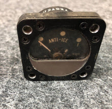 Load image into Gallery viewer, Beechcraft Beech Baron 55 or 58 Anti-Ice Gauge P/N 50-384001-31
