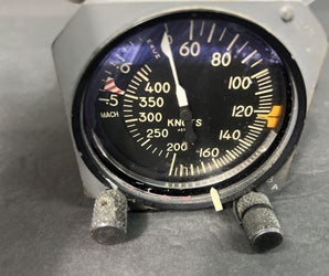 Lear Airspeed Indicator B0247–81101