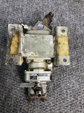 Load image into Gallery viewer, Vickers Hydraulic Pump 7956167-500
