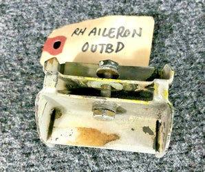 45-135035-32 Beech 58 Hinge Assy Aileron RH  Outboard