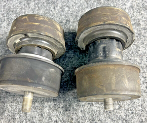 Cessna Lord Engine Isolator Mounts 172R /S (PAIR )