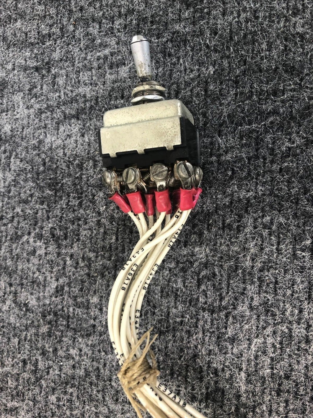 Beechcraft Beech Baron 35-380053-9  Toggle Switch 8906K1071
