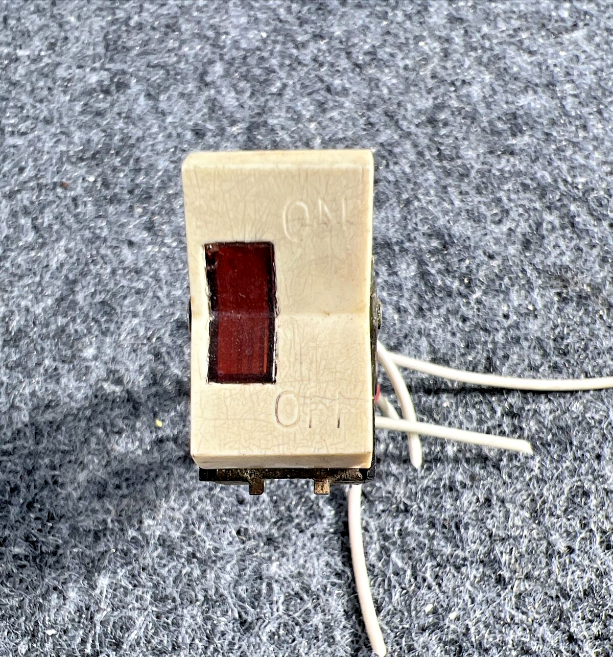 Piper Avionics Rocker Switch Piper Rocker Switch 28V – Airplane Parts and Service