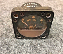 Load image into Gallery viewer, Beechcraft Beech Baron 55 or 58 Anti-Ice Gauge P/N 50-384001-31
